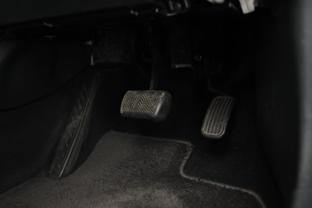 2018 Toyota C-HR Koba (AWD), Automatic, 133633 km, Pedals and Footmat