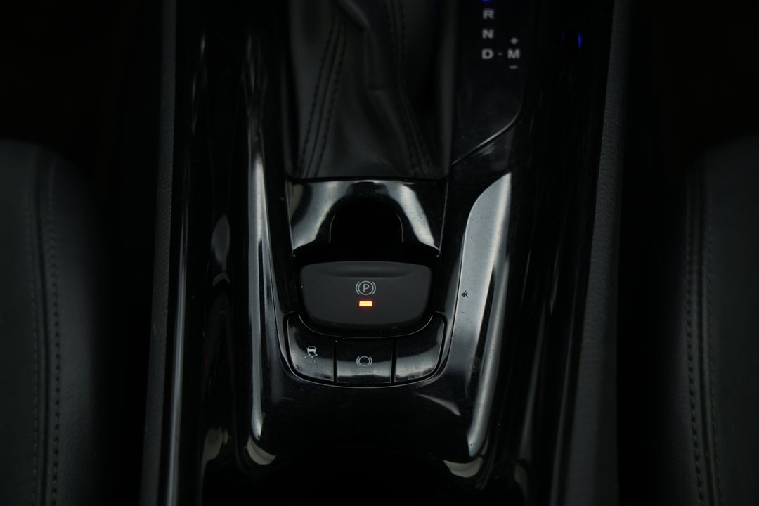 2018 Toyota C-HR Koba (AWD), Automatic, 133633 km, Handbrake