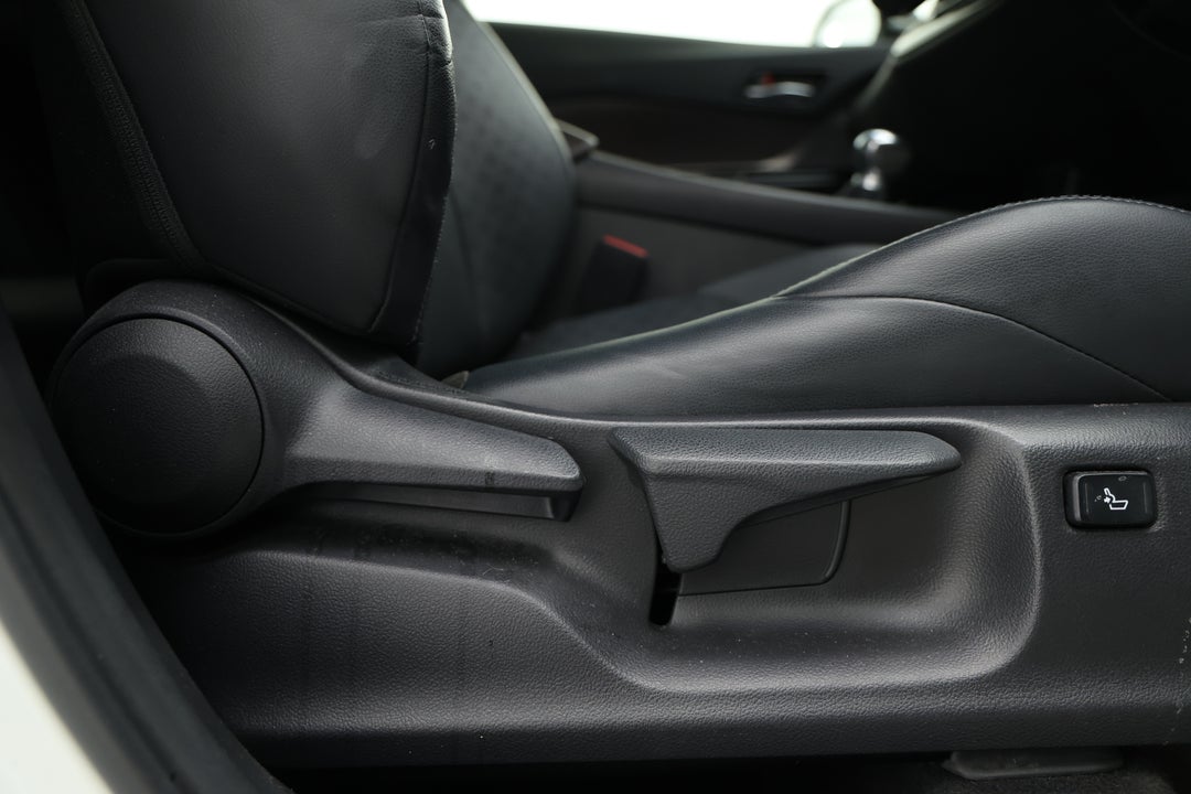 2018 Toyota C-HR Koba (AWD), Automatic, 133633 km, Drivers Side Adjustment Panel