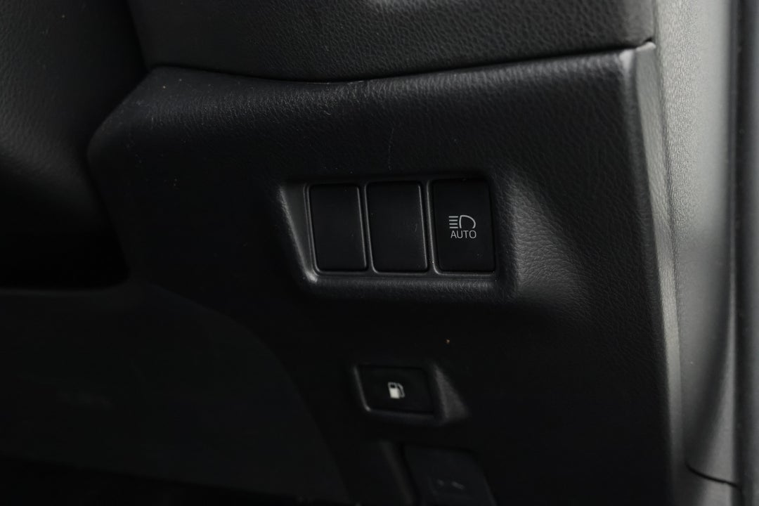 2018 Toyota C-HR Koba (AWD), Automatic, 133633 km, Utility Switches/Buttons