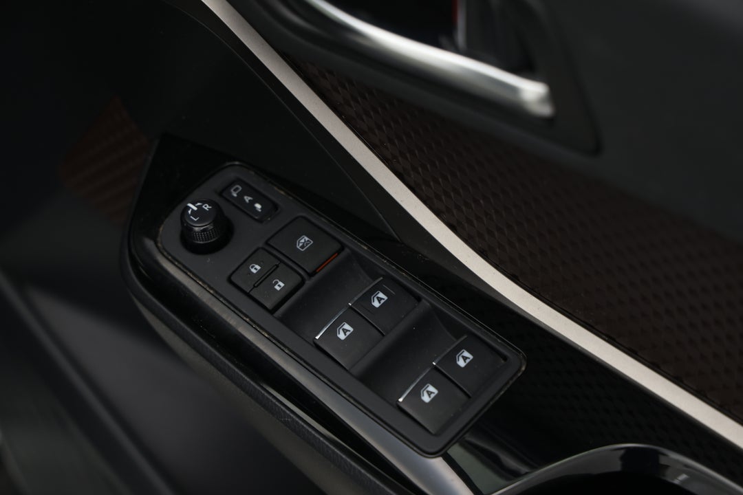 2018 Toyota C-HR Koba (AWD), Automatic, 133633 km, Drivers Side Door Panel Controls