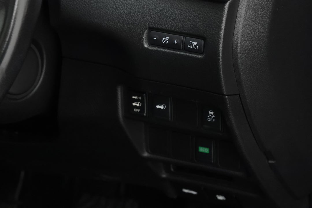 2017 Nissan X-trail Ti (4x4), Automatic, 143044 km, Utility Switches/Buttons