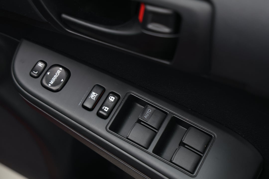 2013 Toyota Camry Altise, Automatic, 56151 km, Drivers Side Door Panel Controls