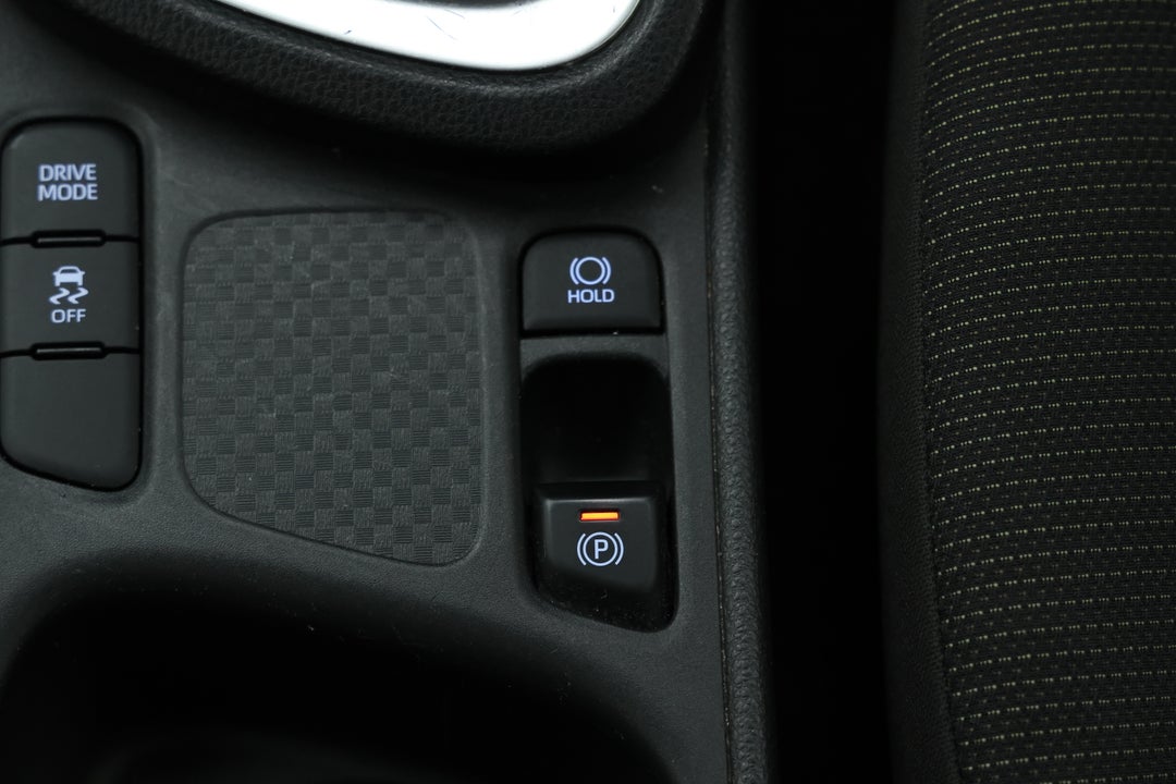 2023 Toyota Yaris Cross Gx, Automatic, 59288 km, Handbrake