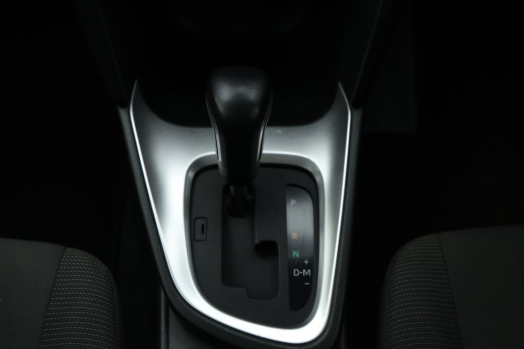 2023 Toyota Yaris Cross Gx, Automatic, 59288 km, Gear Lever 