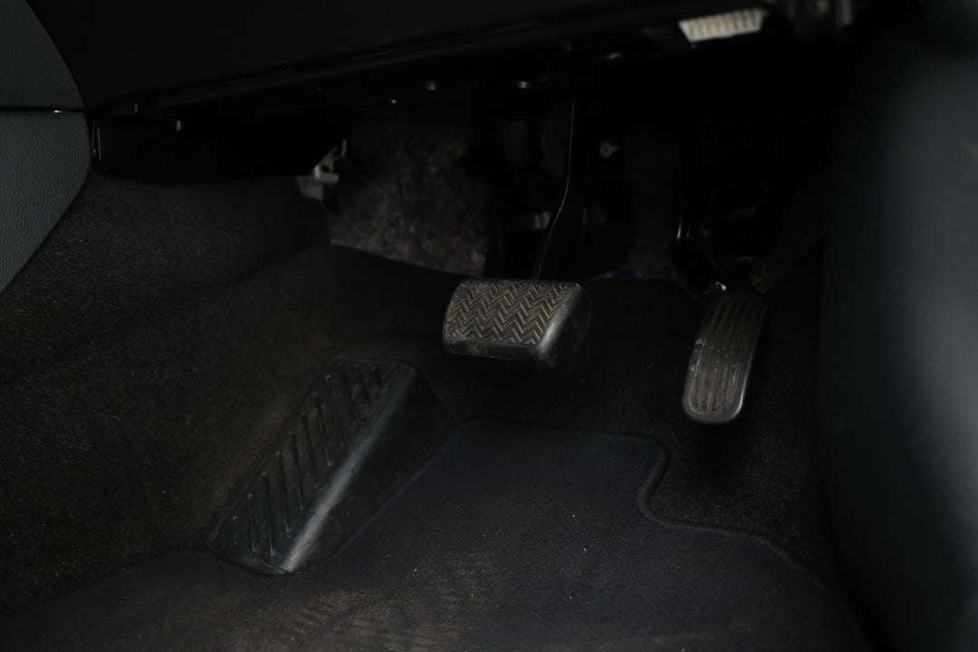 2023 Toyota Yaris Cross Gx, Automatic, 59288 km, Pedals and Footmat