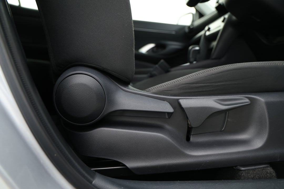 2023 Toyota Yaris Cross Gx, Automatic, 59288 km, Drivers Side Adjustment Panel