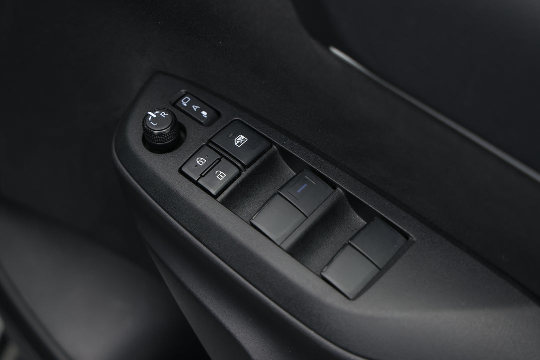 2023 Toyota Yaris Cross Gx, Automatic, 59288 km, Drivers Side Door Panel Controls