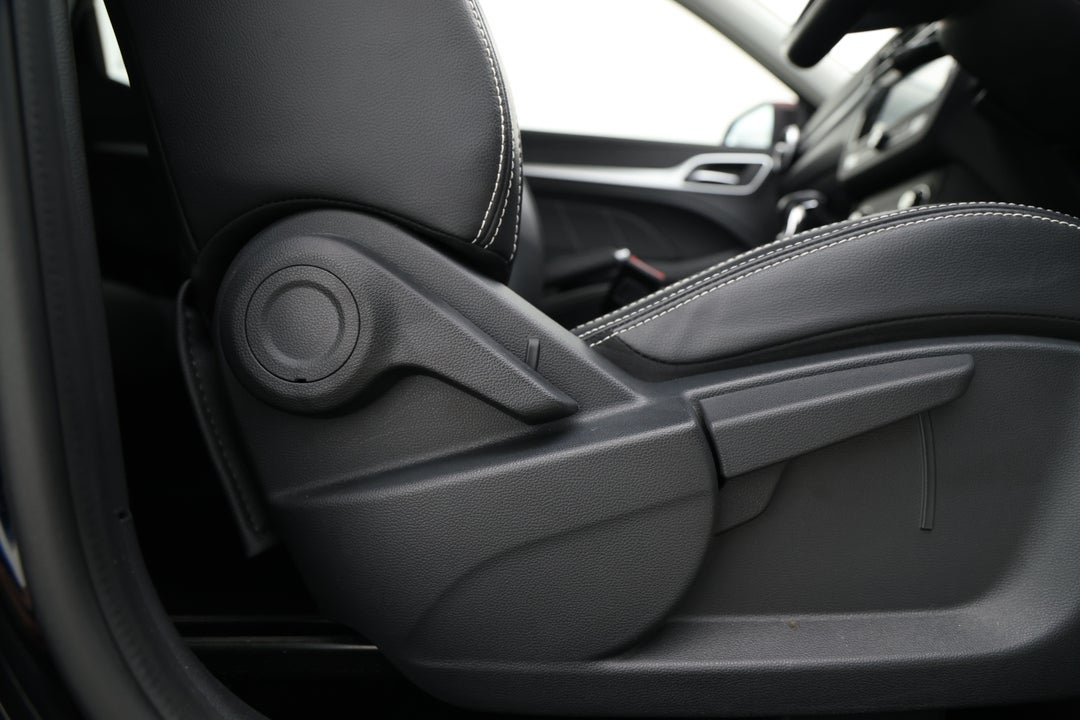 2023 MG ZS Excite, Automatic, 31877 km, Drivers Side Adjustment Panel