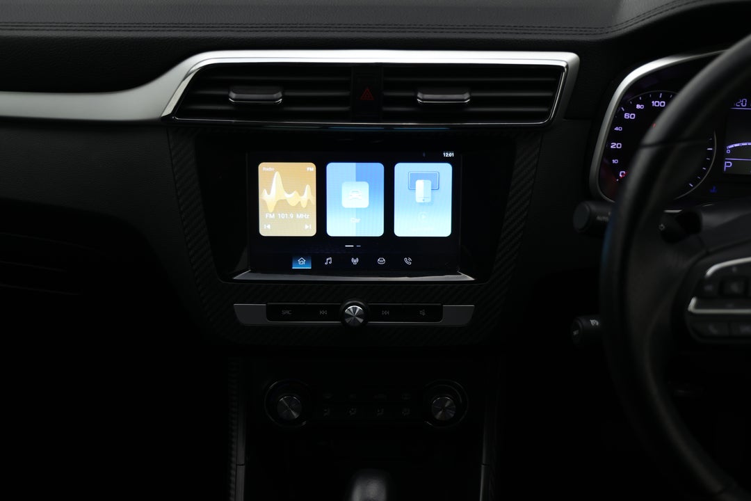 2023 MG ZS Excite, Automatic, 31877 km, Center Console