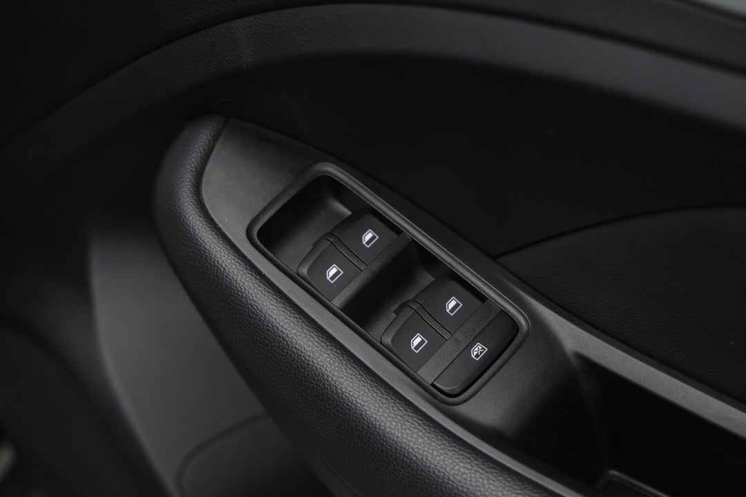 2023 MG ZS Excite, Automatic, 31877 km, Drivers Side Door Panel Controls