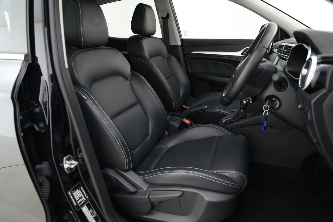 2023 MG ZS Excite, Automatic, 31877 km, Right Side Front Door Cabin View