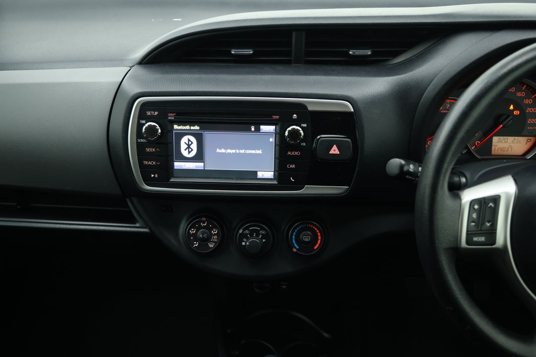 2015 Toyota Yaris Ascent, Automatic, 114037 km, Center Console