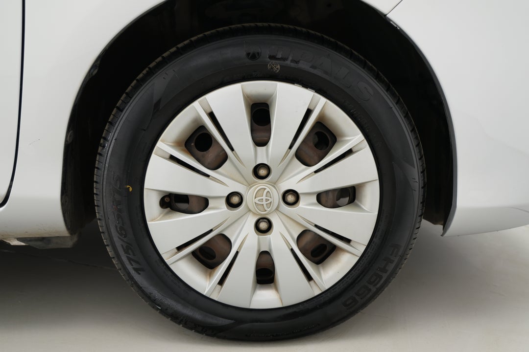 2015 Toyota Yaris Ascent, Automatic, 114037 km, Right Front Wheel