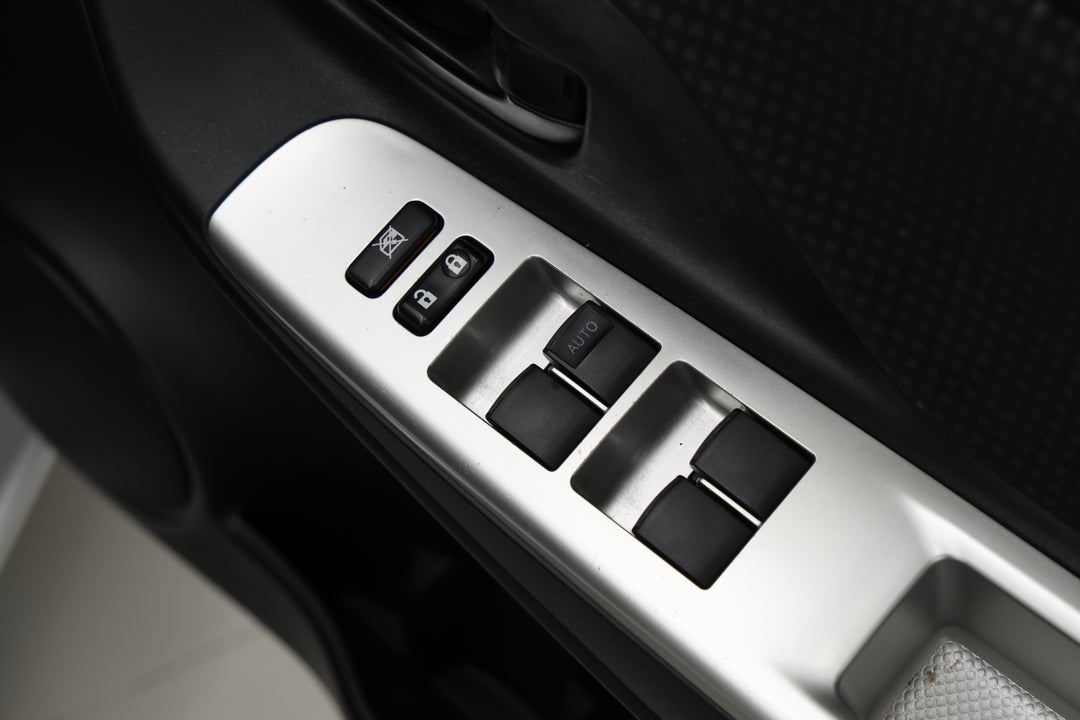 2015 Toyota Yaris Ascent, Automatic, 114037 km, Drivers Side Door Panel Controls