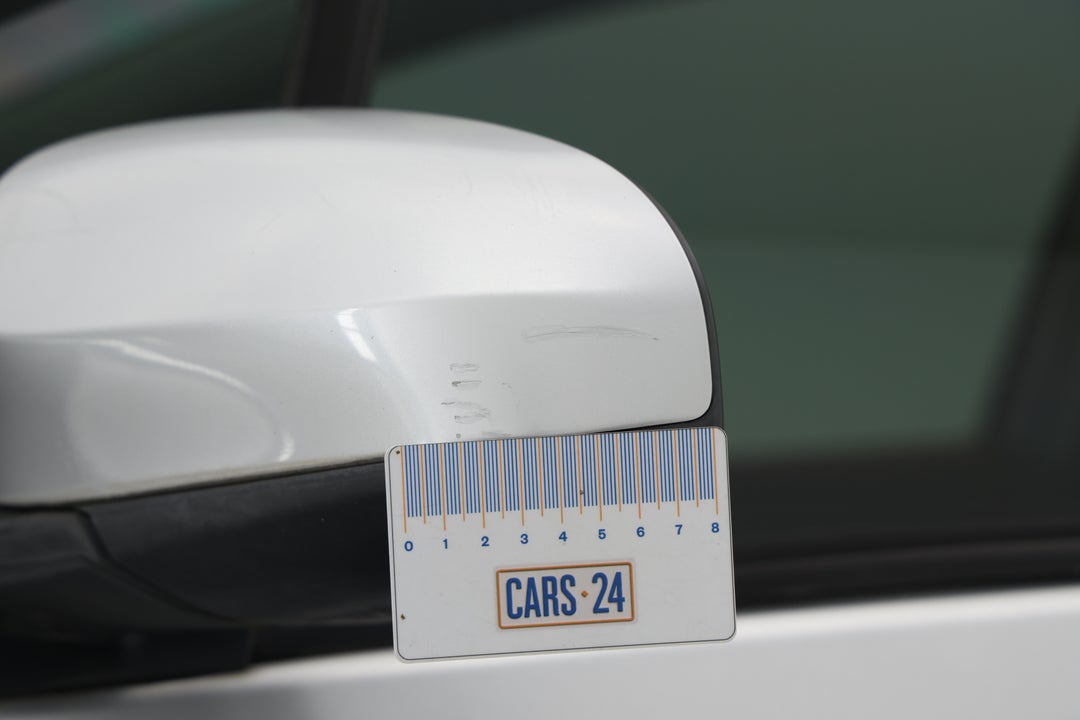 2015 Toyota Yaris Ascent, Automatic, 114037 km, Side Mirrors Housing LHS Scratch