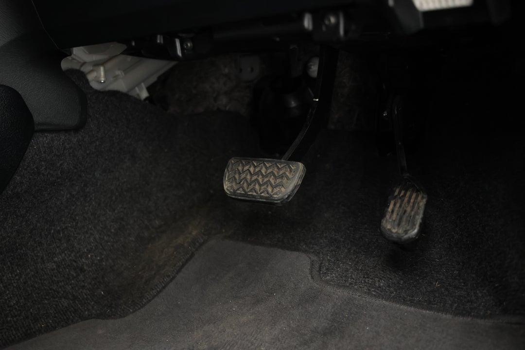 2015 Toyota Yaris Ascent, Automatic, 114037 km, Pedals and Footmat