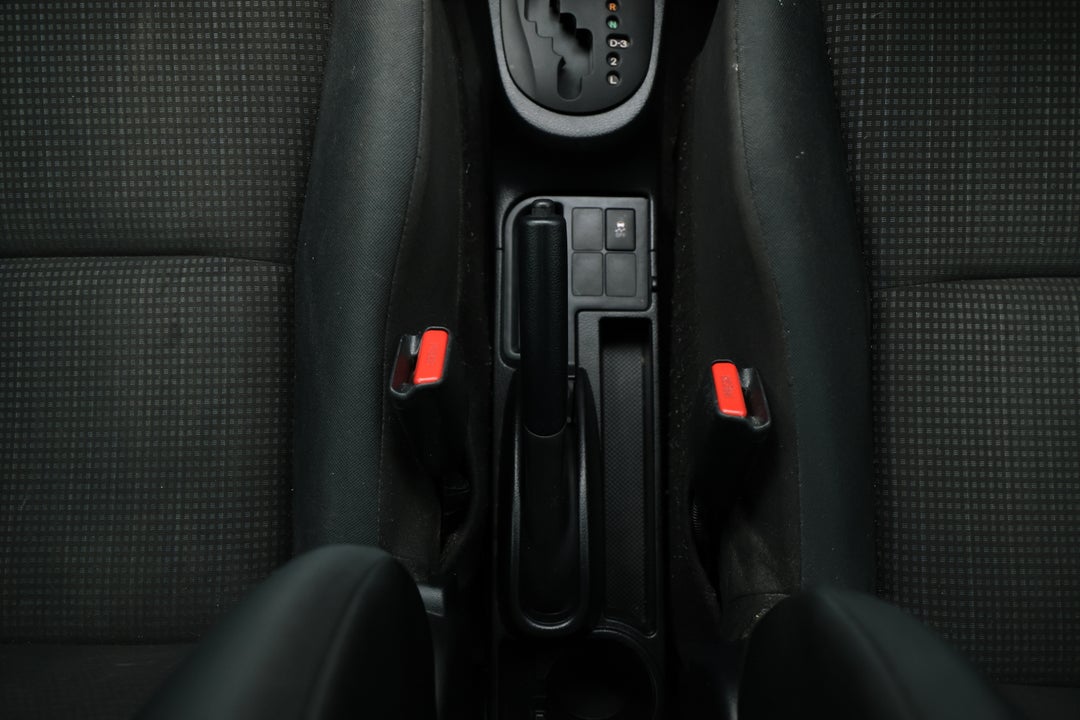 2015 Toyota Yaris Ascent, Automatic, 114037 km, Handbrake