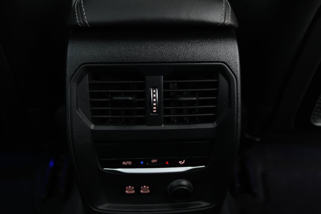2019 BMW 3 30i M Sport, Automatic, 32033 km, Rear A/C Vent