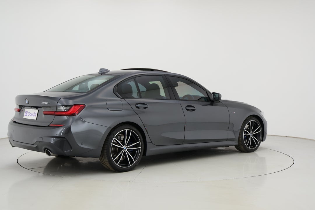 2019 BMW 3 30i M Sport, Automatic, 32033 km, Right Back Diagonal (45- Degree) View