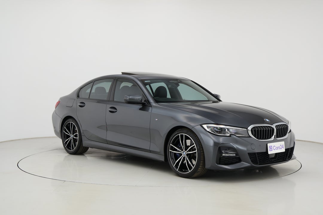 2019 BMW 3 30i M Sport, Automatic, 32033 km, Right Front Diagonal (45- Degree) View