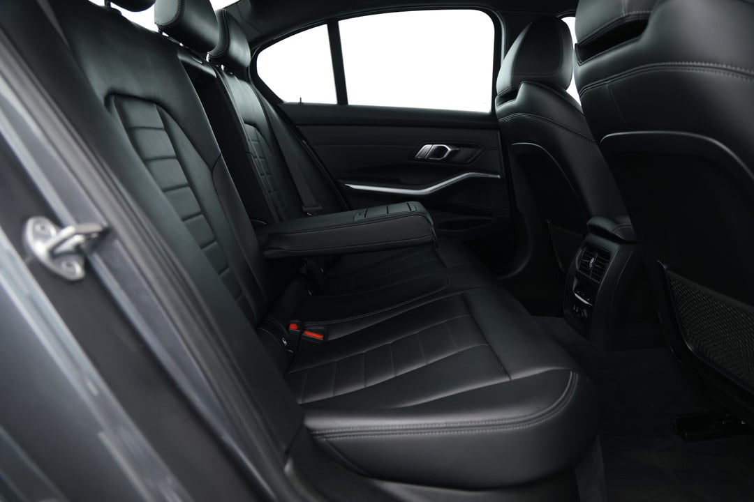 2019 BMW 3 30i M Sport, Automatic, 32033 km, Right Side Rear Door Cabin View