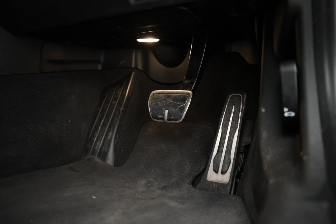 2019 BMW 3 30i M Sport, Automatic, 32033 km, Pedals and Footmat