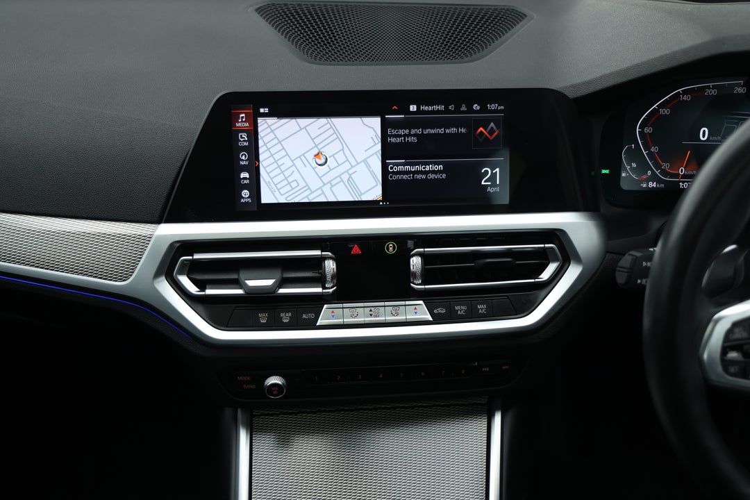 2019 BMW 3 30i M Sport, Automatic, 32033 km, Center Console