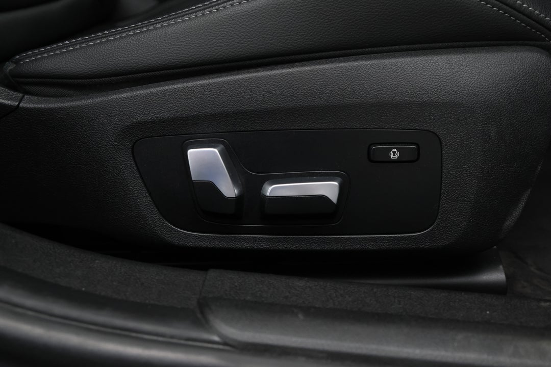 2019 BMW 3 30i M Sport, Automatic, 32033 km, Drivers Side Adjustment Panel