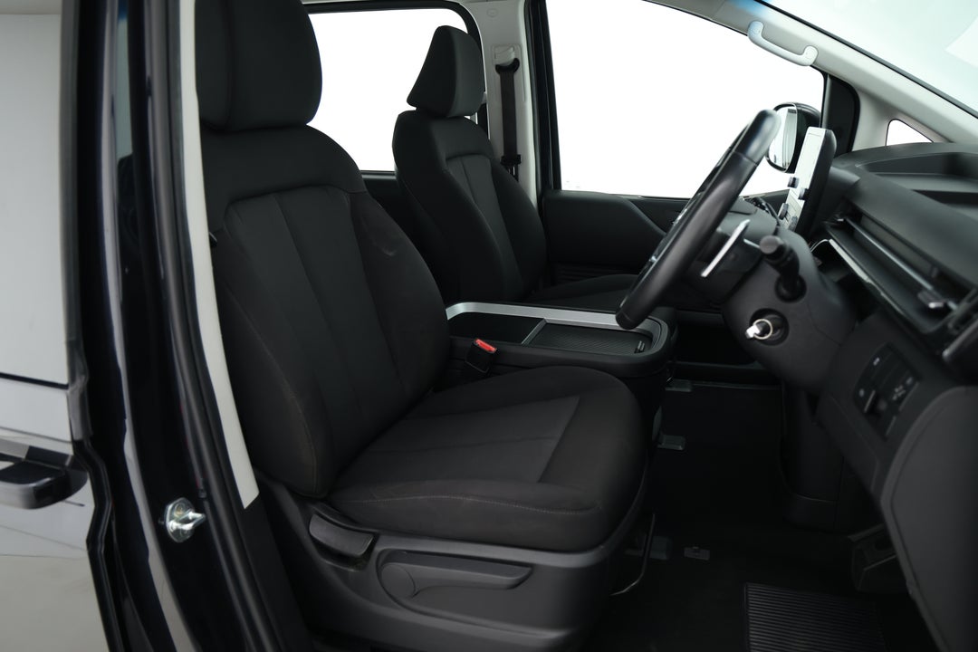 2022 Hyundai Staria Staria, Automatic, 89618 km, Right Side Front Door Cabin View