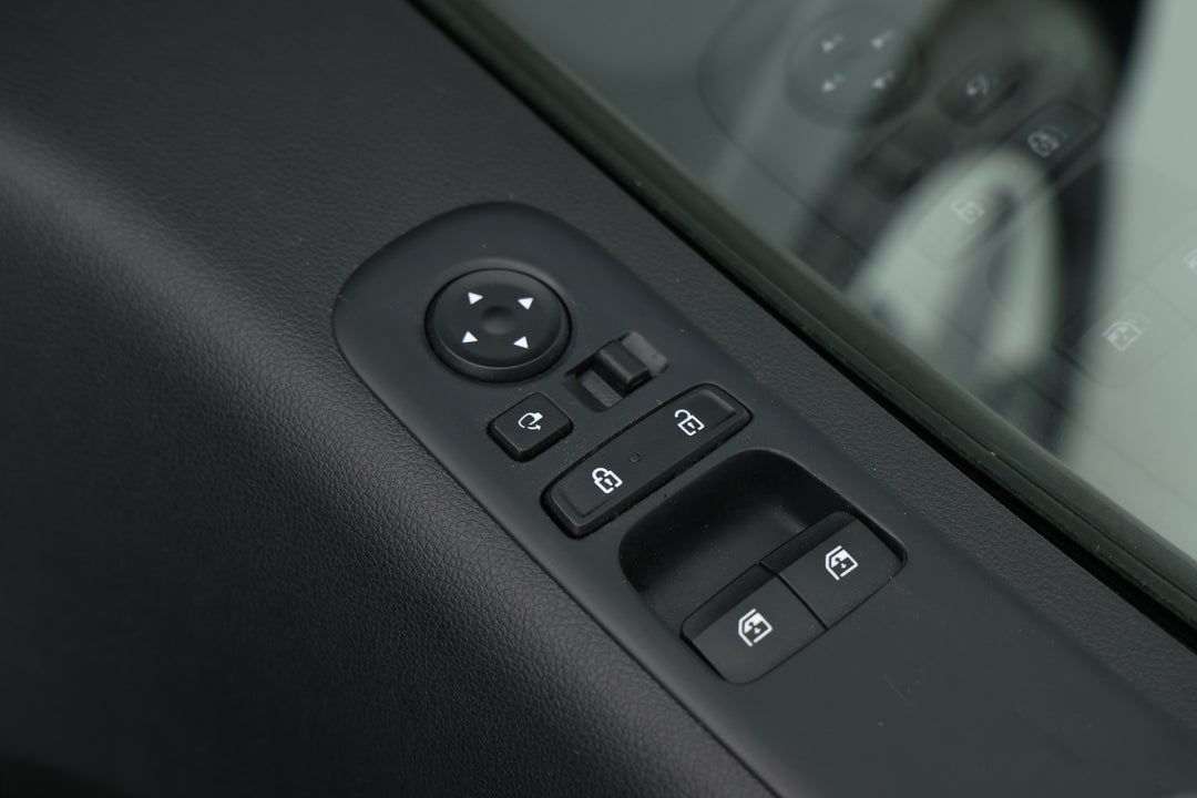 2022 Hyundai Staria Staria, Automatic, 89618 km, Drivers Side Door Panel Controls