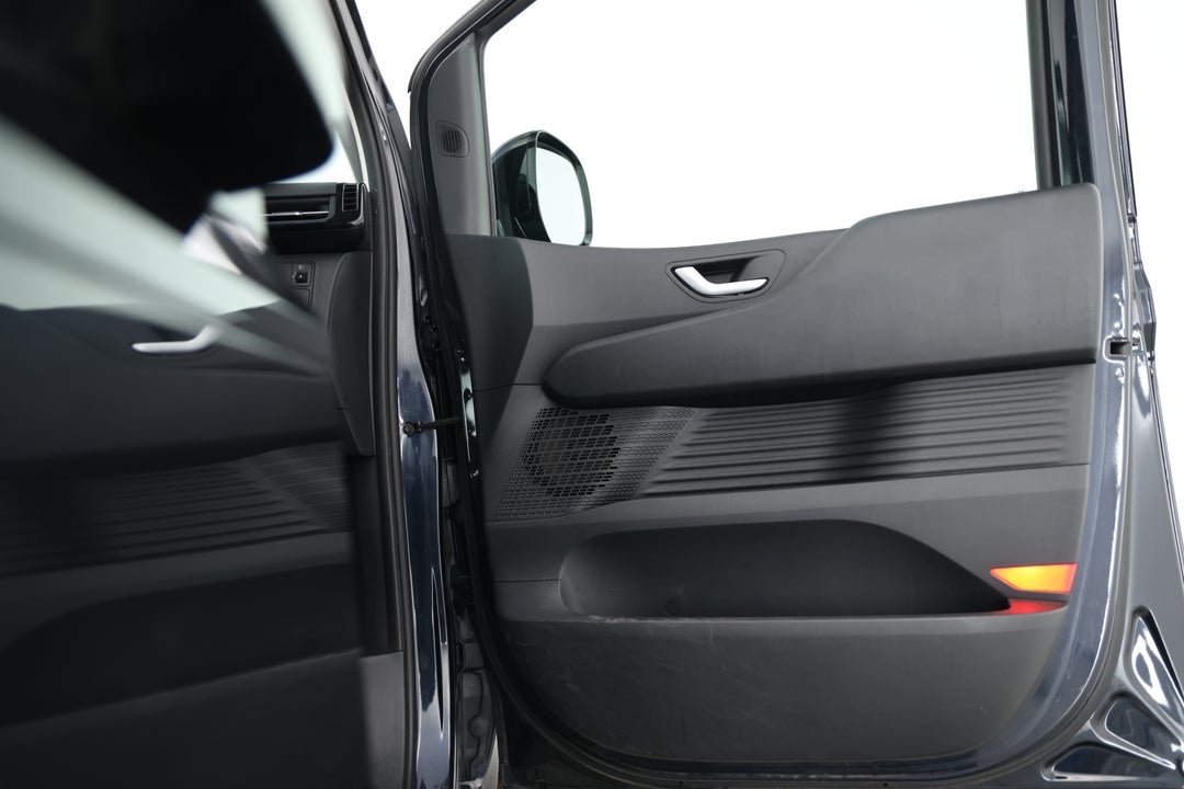 2022 Hyundai Staria Staria, Automatic, 89618 km, Speaker View