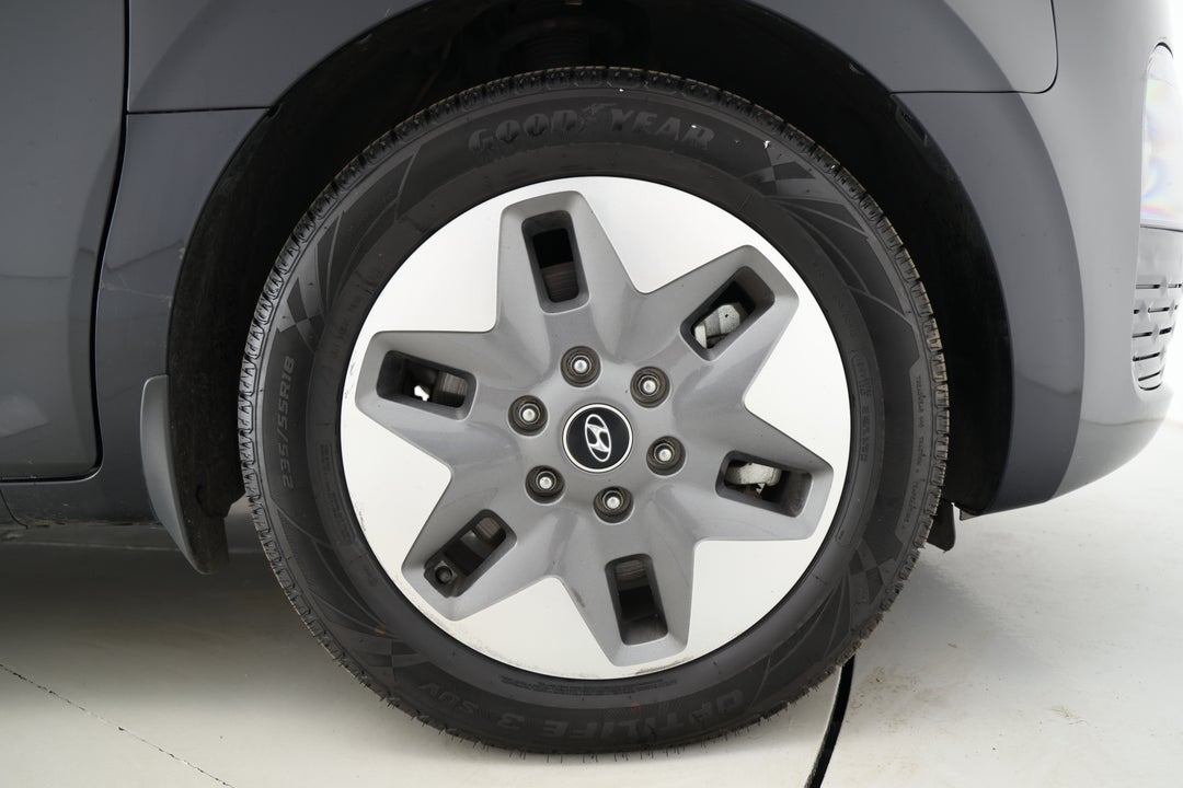 2022 Hyundai Staria Staria, Automatic, 89618 km, Right Front Wheel