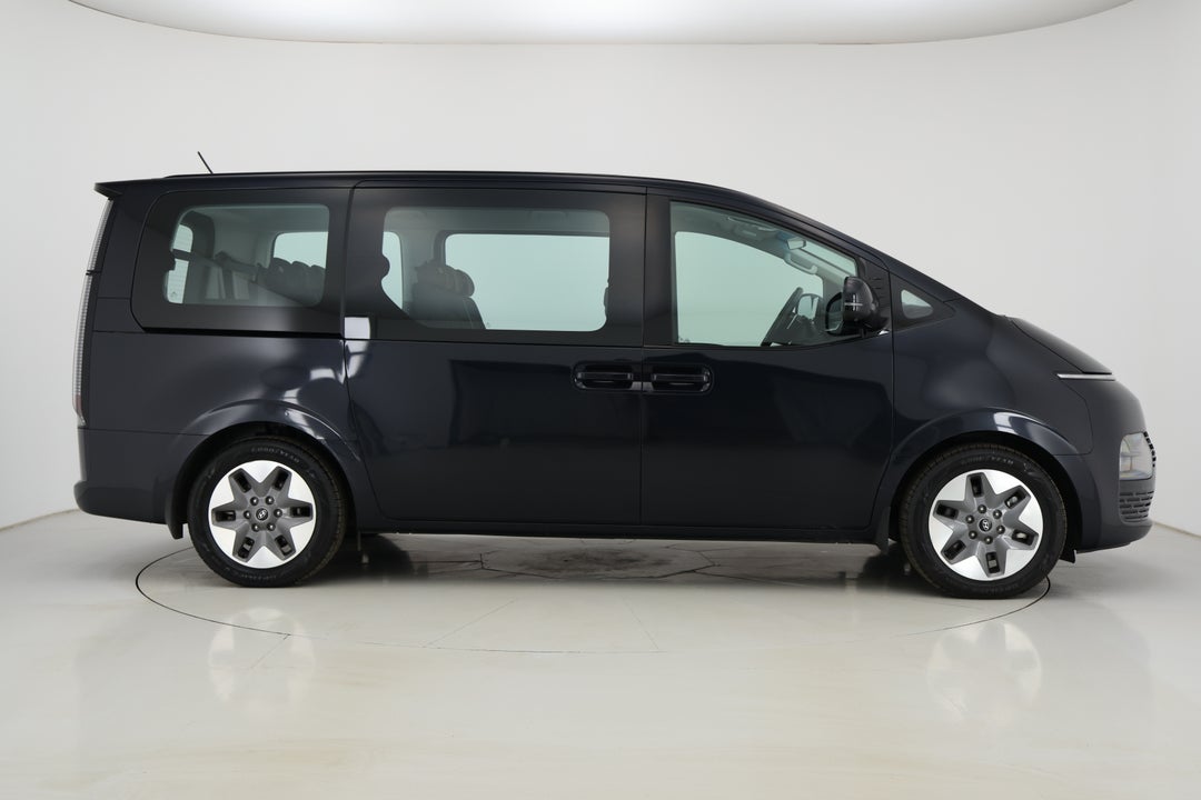 2022 Hyundai Staria Staria, Automatic, 89618 km, Right Side View