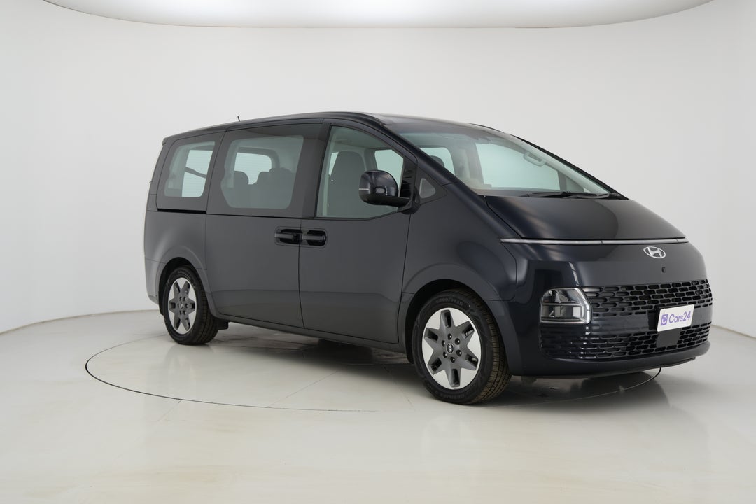 2022 Hyundai Staria Staria, Automatic, 89618 km, Right Front Diagonal (45- Degree) View