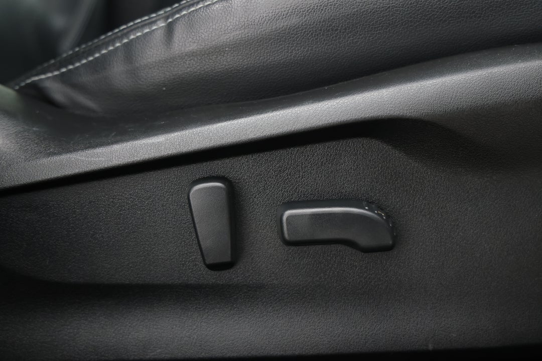 2019 Subaru Forester 2.5i-s (AWD), Automatic, 80592 km, Drivers Side Adjustment Panel