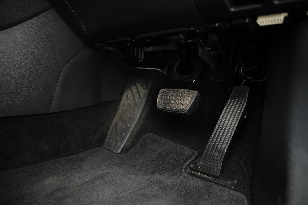 2019 Toyota RAV4 Cruiser (2WD), Automatic, 57685 km, Pedals and Footmat