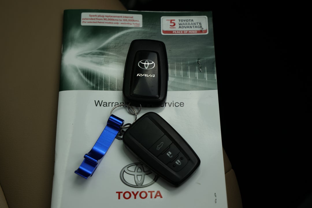 2019 Toyota RAV4 Cruiser (2WD), Automatic, 57685 km, Key Close-up