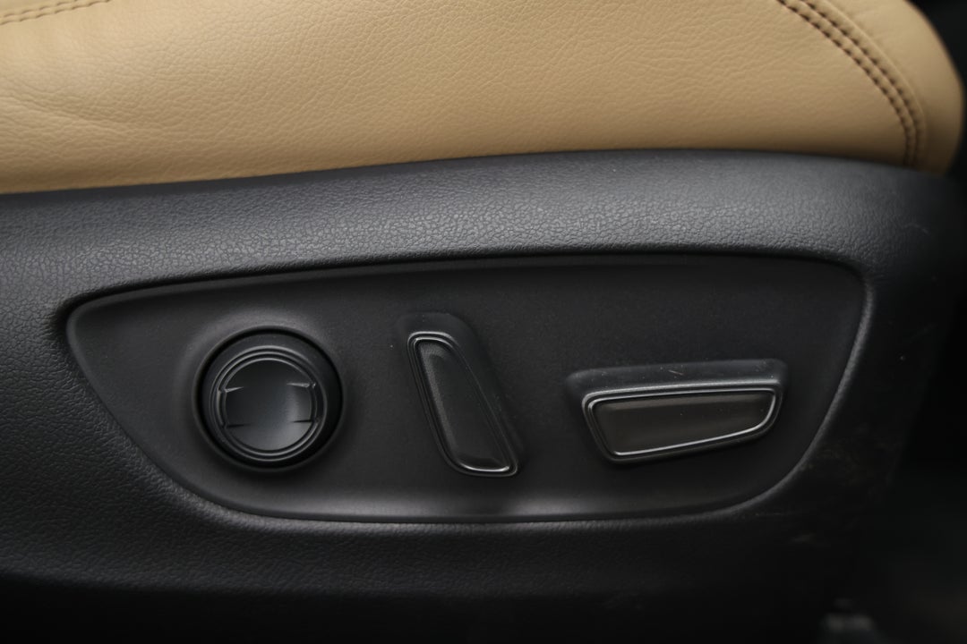 2019 Toyota RAV4 Cruiser (2WD), Automatic, 57685 km, Drivers Side Adjustment Panel