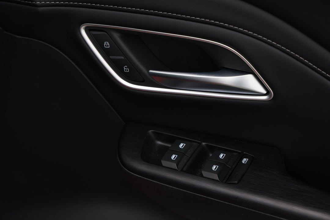 2025 MG ZS Hybrid Plus Essence, Automatic, 4678 km, Drivers Side Door Panel Controls