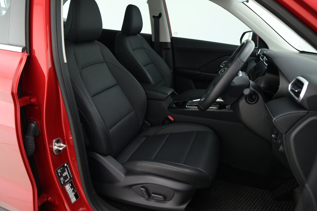 2025 MG ZS Hybrid Plus Essence, Automatic, 4678 km, Right Side Front Door Cabin View