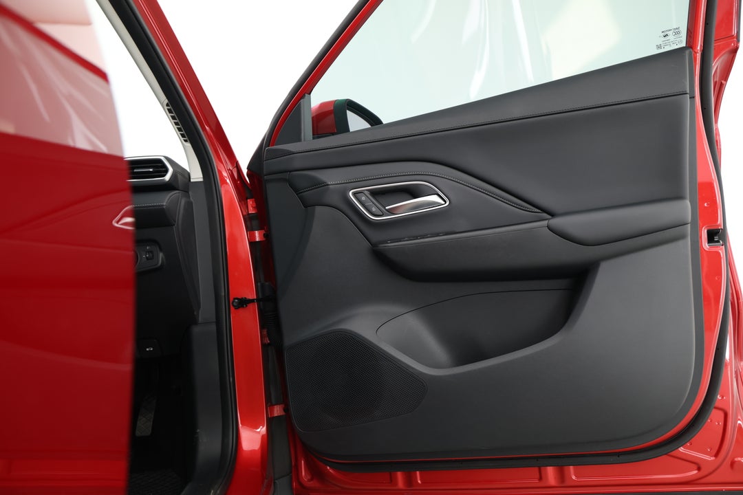 2025 MG ZS Hybrid Plus Essence, Automatic, 4678 km, Speaker View