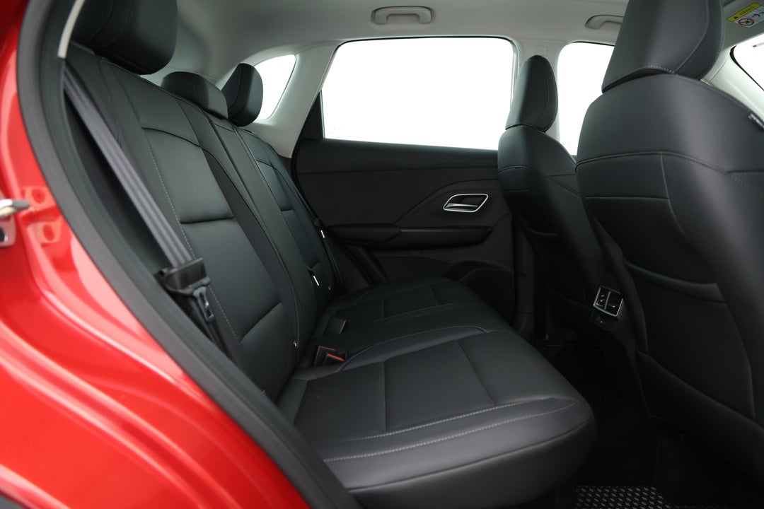 2025 MG ZS Hybrid Plus Essence, Automatic, 4678 km, Right Side Rear Door Cabin View