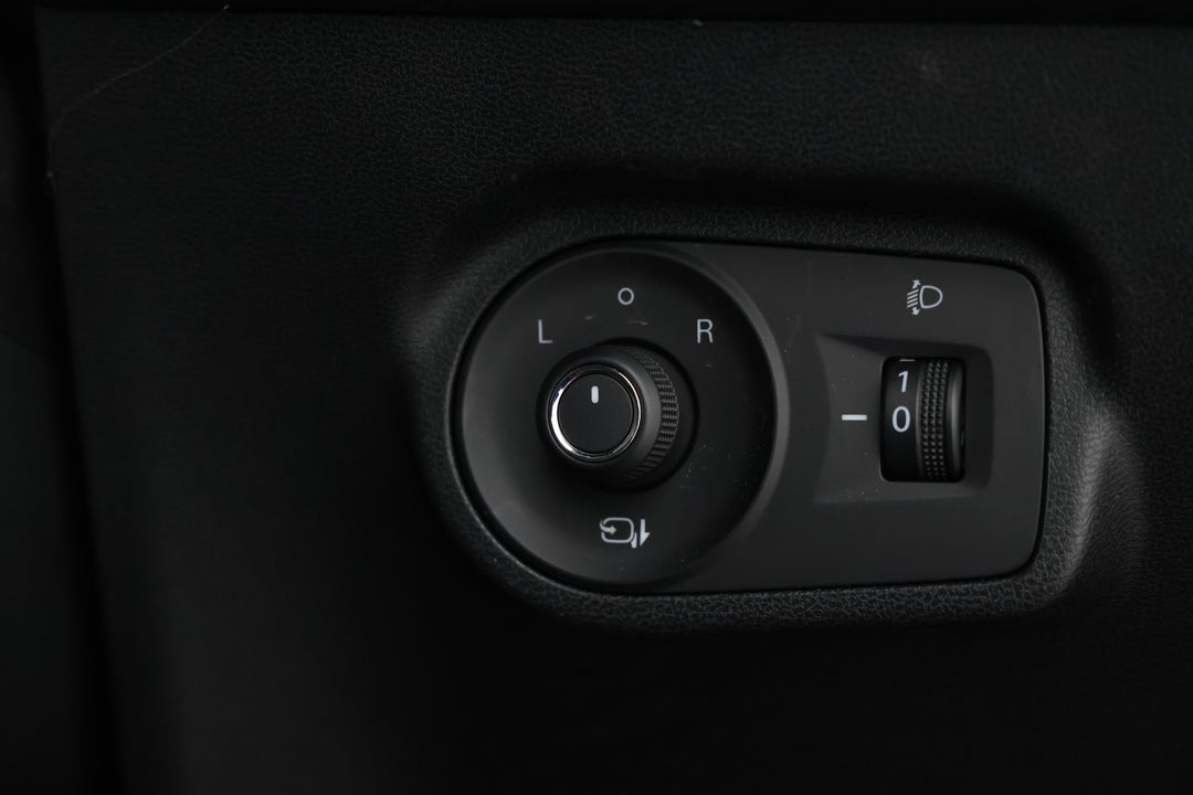 2025 MG ZS Hybrid Plus Essence, Automatic, 4678 km, Utility Switches/Buttons