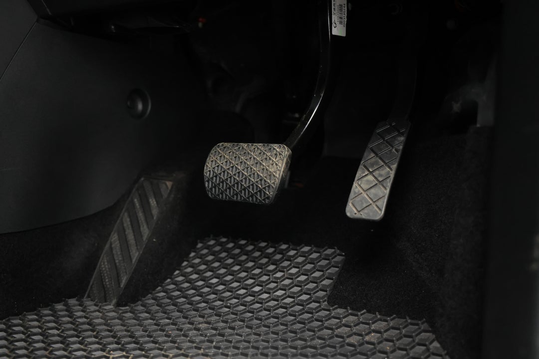 2025 MG ZS Hybrid Plus Essence, Automatic, 4678 km, Pedals and Footmat