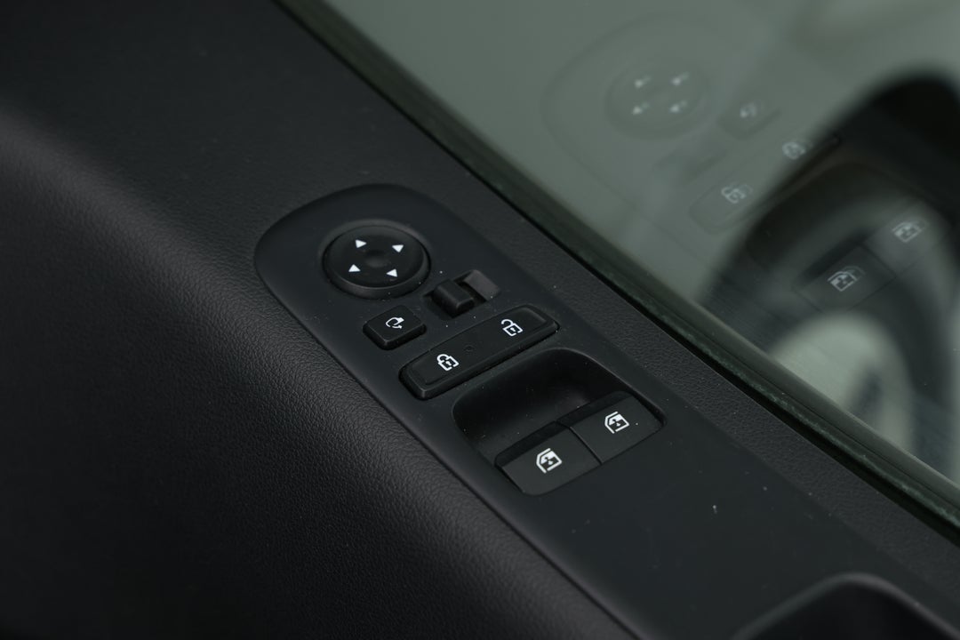 2022 Hyundai Staria Staria, Automatic, 90921 km, Drivers Side Door Panel Controls