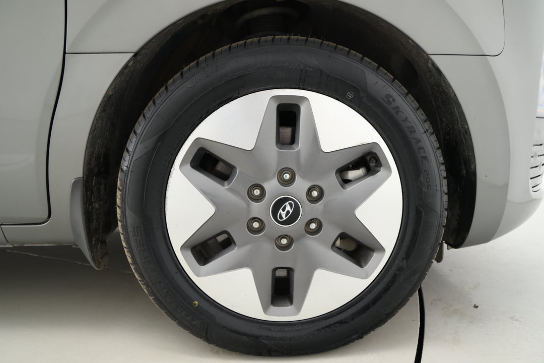 2022 Hyundai Staria Staria, Automatic, 90921 km, Right Front Wheel