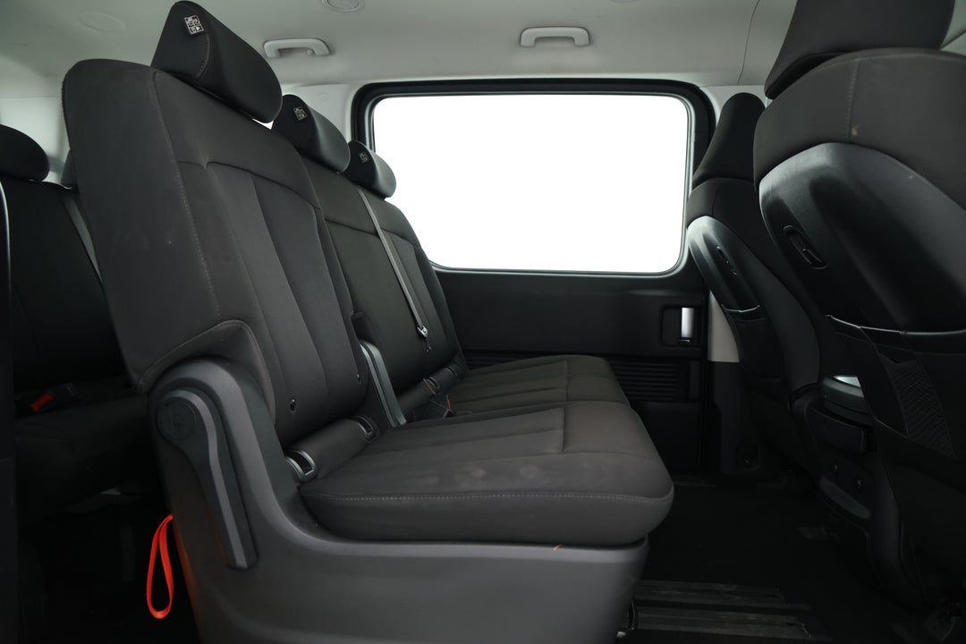 2022 Hyundai Staria Staria, Automatic, 90921 km, Right Side Rear Door Cabin View