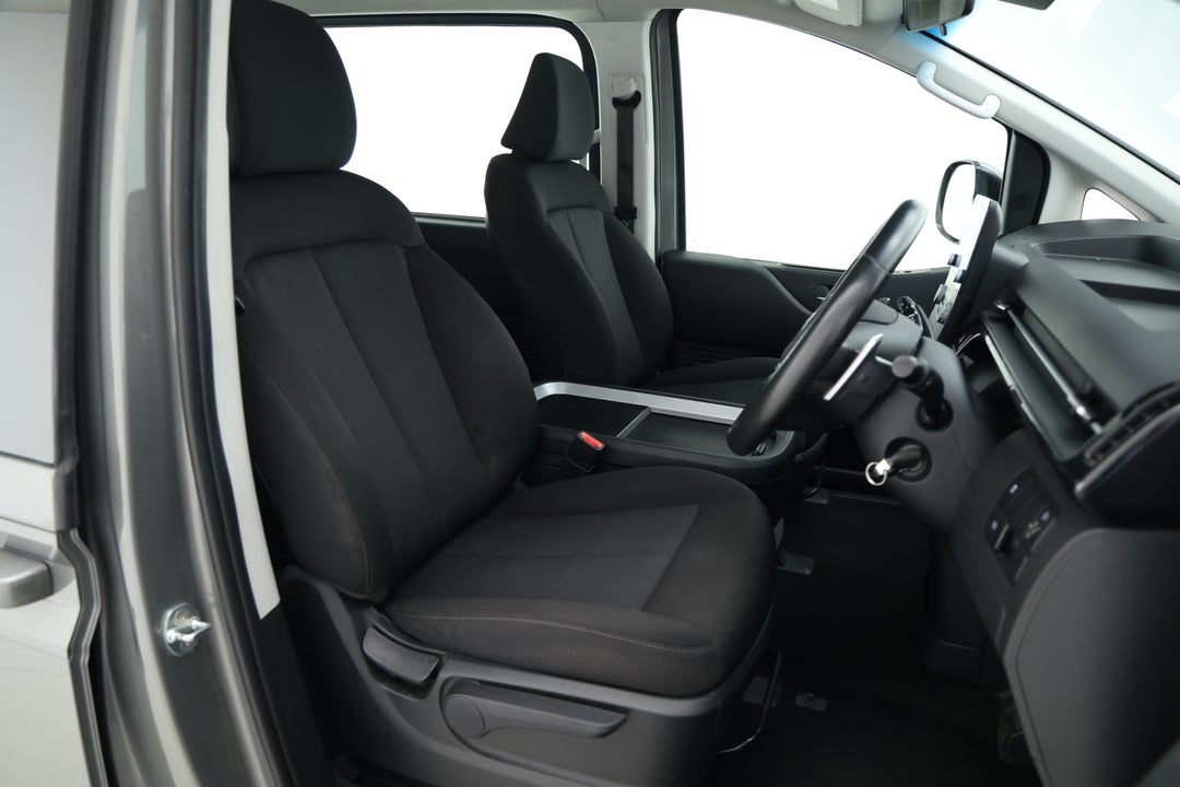 2022 Hyundai Staria Staria, Automatic, 90921 km, Right Side Front Door Cabin View