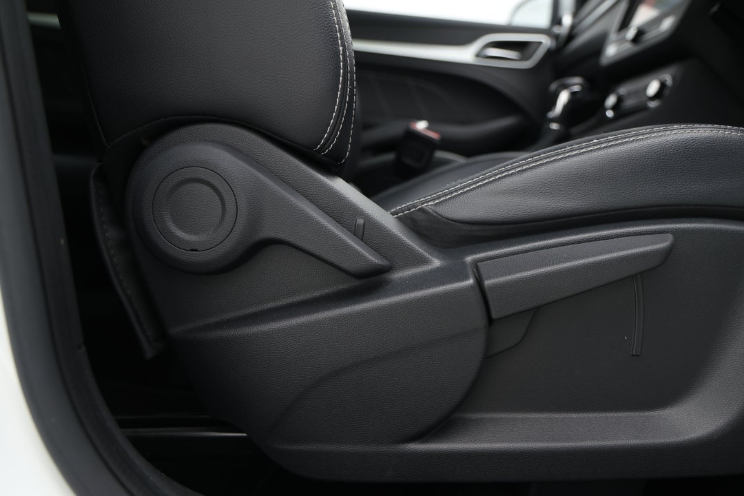 2020 MG ZS Essence, Automatic, 48662 km, Drivers Side Adjustment Panel